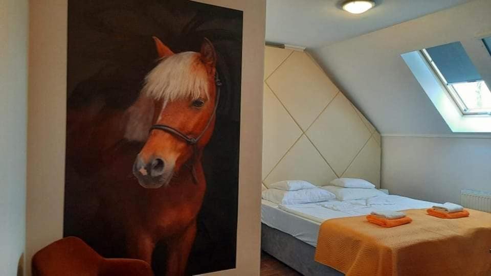 Caballus Lovasmajor Panzio Nyiregyhaza Bagian luar foto