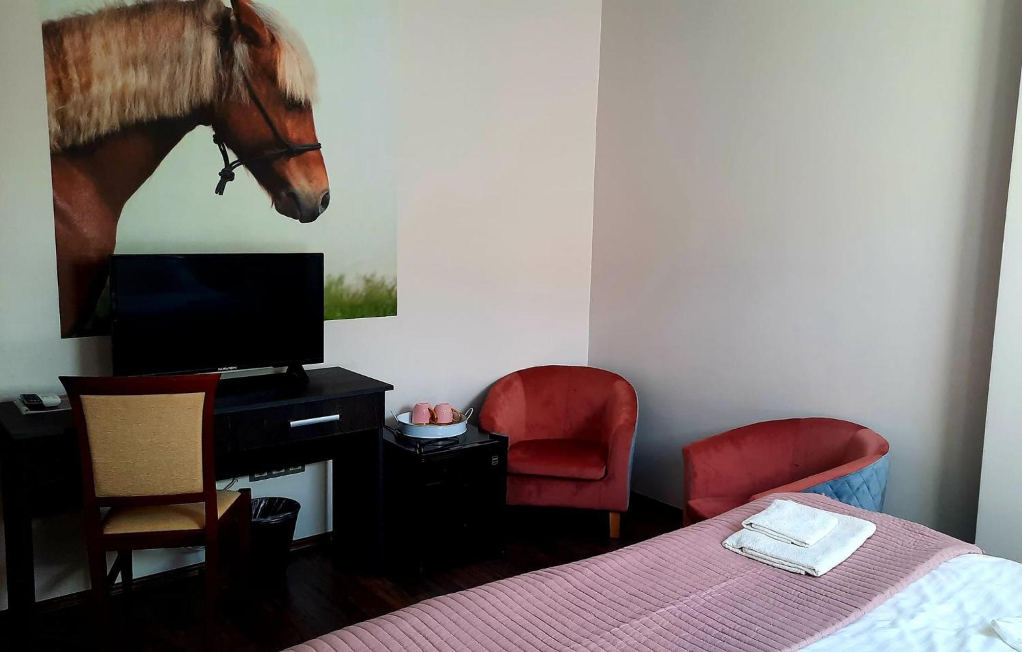 Caballus Lovasmajor Panzio Nyiregyhaza Bagian luar foto